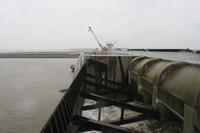 am Eidersperrwerk bei Tönning