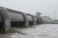 am Eidersperrwerk bei Tönning