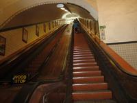 Antwerpen-Fussgängerunnel mit Holzrolltreppe