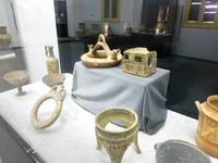 Ausgrabungsexponate im Museum des St. Barnabas-Kloster