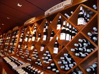 Große Auswahl an regionlaen Weinen im Weinmuseum 