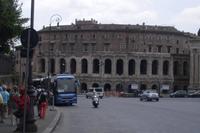 unser Reisebus vor dem Marcellustheater 