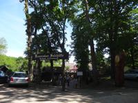 Eingang zu dem Areal der Salzhütten in Koserow