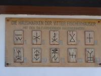 Schild am Hafen von Vitt