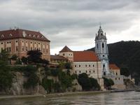 der blaue Kirchturm, das Wahrzeichen der Stadt Dürnstein