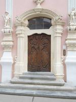 ein kleiner Bummel durch den Ort   -    prächtiger Hauseingang