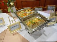unsere letzte Mahlzeit   -   ein sehr schmackhaftes Buffet mit verschiedenem Fleisch ...