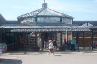 So steht er - mit englischer Übersetzung - auch am Besucherzentrum