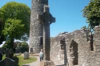 Das höchste Kreuz Irlands steht in Monasterboice 