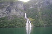 Fahrt auf dem Geirangerfjord (Wasserfall 