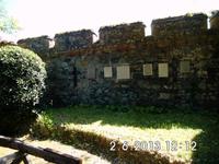 Gedenktafeln für die Hündinnen der Seigneurie