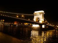 Kettenbrücke in Budapest bei Nacht