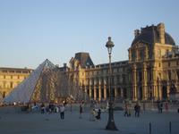 Paris - Louvre im Abendlicht