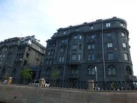 Schwarze Gebäude durften in St. Petersburg eigentlich nicht gebaut werden. Für dieses Palais dürfte daher der ein oder andere Rubel extra geflossen sein.