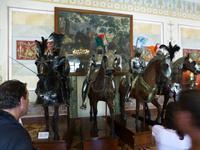 Eine Sammlung alter Ritterrüstungen.