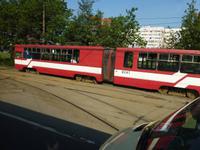 In den Außenbezirken von St. Petersburg wirken die Straßenbahnen schon mal ein wenig betagter.
