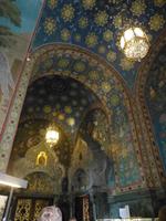 Ein Sternenhimmel über dem Ausgang der Blutskirche.