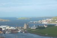 Scalloway Castle im Zentrum des Hafens