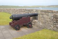 wehrhaft mit Schiffskanonen