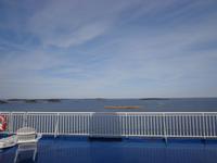 Bei der Passage der letzten Felseninseln 