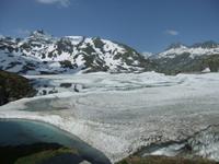 Der Totensee auf dem Grimselpass war noch zugefroren