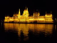 Beleuchtetes Parlamentsgebäude, Budapest