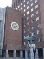 Oslo Rathaus Uhr & Schwanenbrunnen