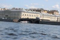 Brückenunterführung mit dem Boot