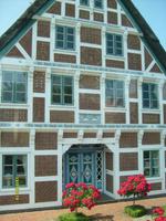 ... mit schönen Buntmauerfachwerk  ...