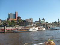 Blick zu den Landungsbrücken