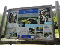 Hinweisschild zum Hangrutsch 2009 nahe der Drau 