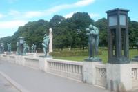 alle Figuren sind nackt - um Zeitlosgkeit und Mode-Unabhängigkeit anzudeuten. 