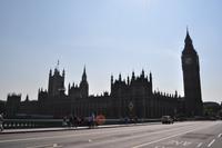 Westminster Palace mit dem Elizabeth Tower und seiner berühmten Glocke 
