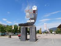 vorm Olympiamuseum in Lillehammer