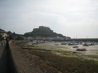 Blick zum Gorey Castle bei Ebbe