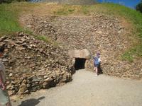 Eingang zum Ganggrab La Hougue Bie Jersey