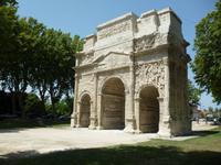 Monumetaltor in Orange 