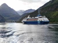 Kreuzfahrer im Geirangerfjord
