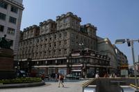 Benannt ist der Platz nach Josef Jungmann, im damals deutschsprachigen Prag ein vehementer Verfechter der tschechischen Sprache.