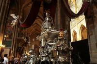 Das silberne Hochgrab von Johannes Nepomuk im Veitsdom.