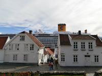 Gamle Stavanger-vor dem Kreuzfahrtschiff