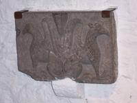 ein schmückendes  Relief von Fabelwesen  