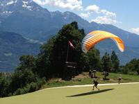 Paraglider beim Start in St. Hilaire