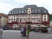 Rathaus Heidelberg mit Herkulesbrunnen