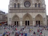 Die Eingangsportale von Notre Dame mit Königsgalerie und Rosette