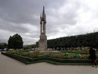 Im Park hinter der Kathedrale Notre Dame