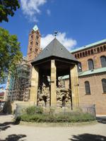 Ölberg vorm Speyerer Dom 