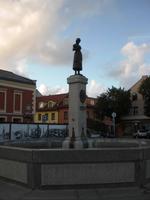 Simon-Dach-Brunnen mit dem Denkmal „Ännchen von Tharau“