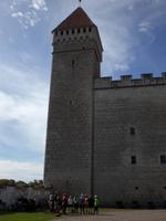 Radreisegäste vor der Arensburg in Kuressaare