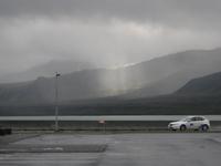 Pause in Borgarnes - in der Ferne ein paar Sonnenstrahlen und ein Stück Gletscher